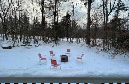 Luxury 4 bedroom house in Pocono Mountains with Hottub in Golf Course Near Lake - Foto 49