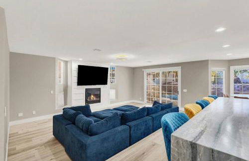 Luxe 5BR Home with Pool BBQNear Strip - Foto 8