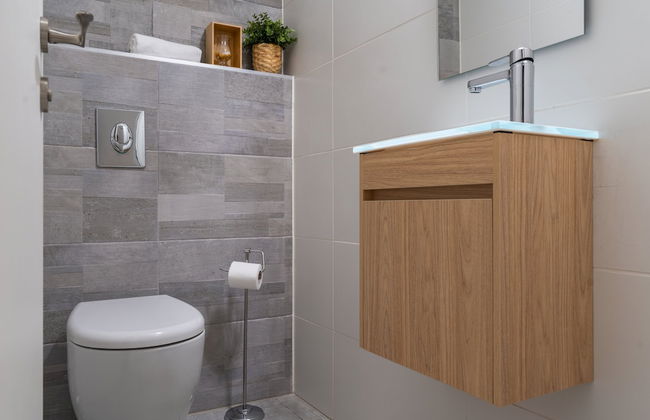 Sunlit Urban Escape with Balcony by Sea N Rent - Foto 33