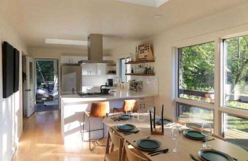 Modern Hideaway with Deck and State Forest Access - Foto 13