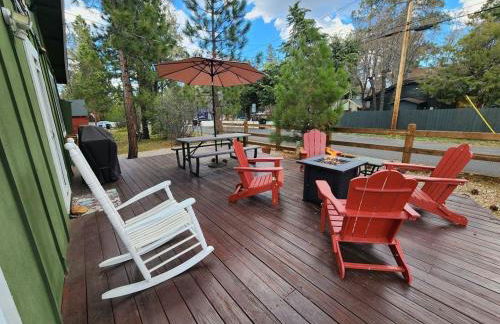 Bear Escapes II Affordable Luxury Cabin - Foto 24