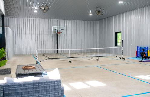 Luxury Barndo with Hot Tub, Indoor Sports Court, Private Acreage, and Near Notre Dame - Foto 67