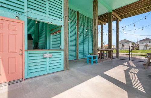 Steps to the Beach | Tiki Bar Fun | Epic Bay Views | Sleeps 8 - Foto 55