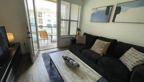 Centrally-Located 1BR Suite with Resort Pool View - Foto 2