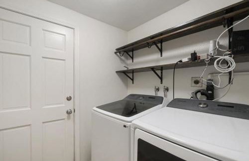 Sunlit Oasis with Heated Pool and Jacuzzi 20 minutes to Disneyland - Foto 40