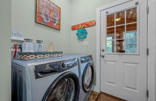 Mariposa Moon Cottage at Sleepy Creek - Wifi, Deck, Fire Pit, Creekside, View - Photo 18