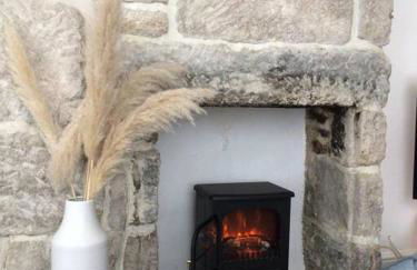 Bright & beautiful 4 bedroom house with sea views - Photo 12