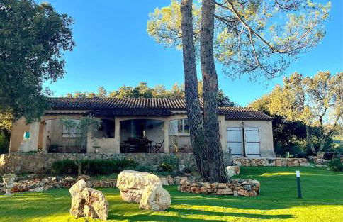 Villa familiale piscine, jacuzzi au coeur du Var - Photo 1