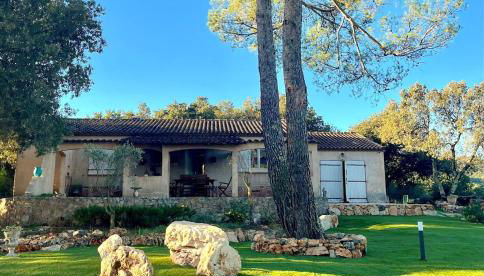 Villa familiale piscine, jacuzzi au coeur du Var - Photo 1