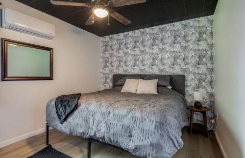 Retro Meets Modern Two Houses Sleeps 16 - Foto 19