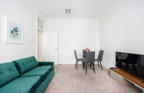 Leicester Square Apartment - Photo 9