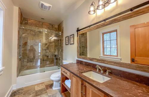 Stunning Luxury Ski-InSki-Out Home w Hot Tub - Foto 19