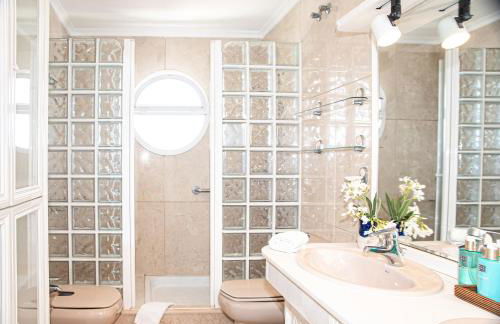 Vistas Increíbles y Confort en 1ª Línea de Playa - Photo 36