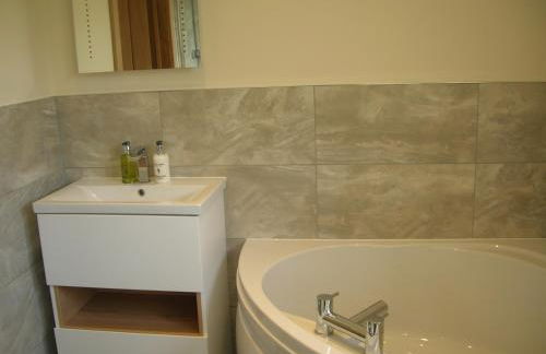 Woodland Lodge Hot Tub Sleeps 6 - Photo 9