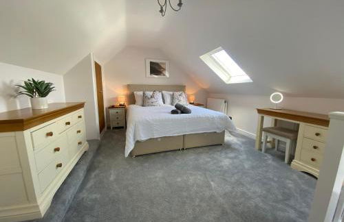 Modern 4-bed Cottage Llanwrst Town Centre & Parking - Snowdonia! near Betws-y-Coed - Photo 9