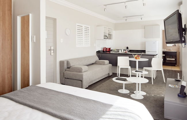 First Group Riviera Suites - Photo 23