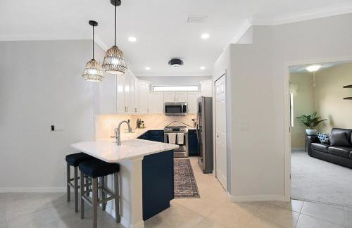 Gorgeous Lakefront Villa in Gran Paradiso - Seabird Villa - Photo 4