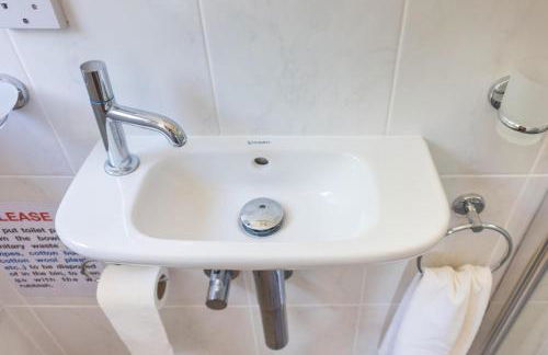 The Hideaway Hut - 1 Bed Shepherds Hut - Hereford - Photo 87