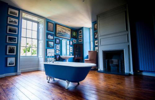 Great House - A Grand Georgian Retreat with Heated Outdoor Pool - Photo 25