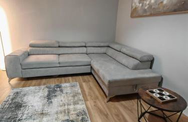 Bright 4BR Home, Outdoor Garden, Easy Parking - Foto 13