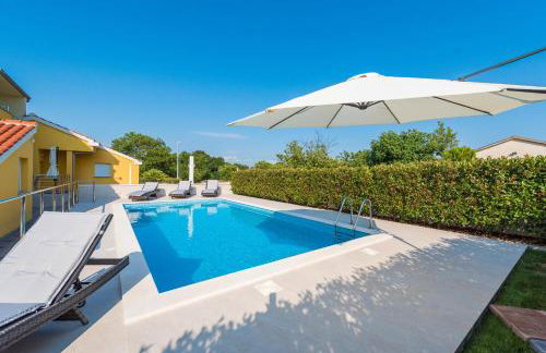 Villa Petra s bazenom, roštiljem i parkingom - Foto 39