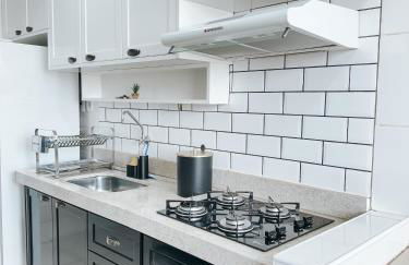 Novo Apto em Condomínio Fechado c/Ar e Elevador - Foto 5