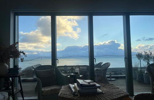 Stunning architect designed beachfront property - Foto 2