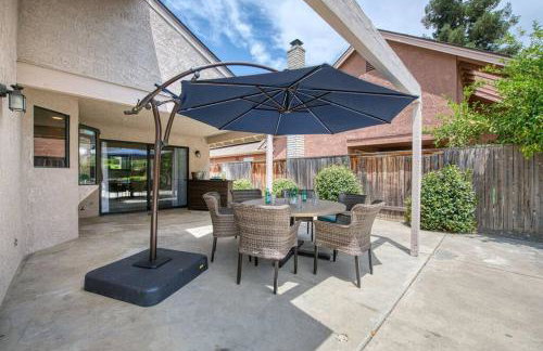 Stylish 3BR/2BA Retreat w/ Pool! Dream Getaway - Foto 6