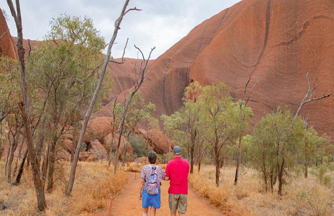 Découvrez les Merveilles d'Uluru - Excursion d'une Journée - Photo 1