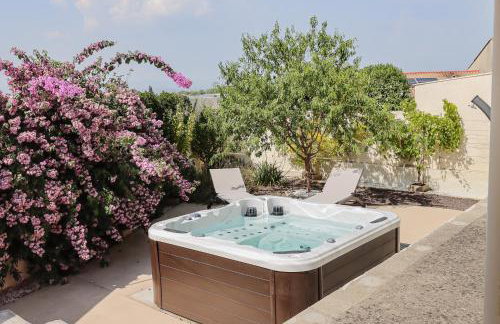 L'Escapade Jaune - Jacuzzi, Wi-Fi, tout équipée - Foto 1