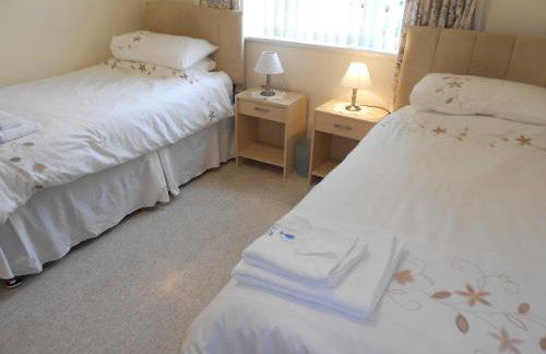 AVON BEACH RETREAT by BOURNECOAST- A Lovely Bungalow by the Sea with a Garden and Parking - HB2087 - Foto 8