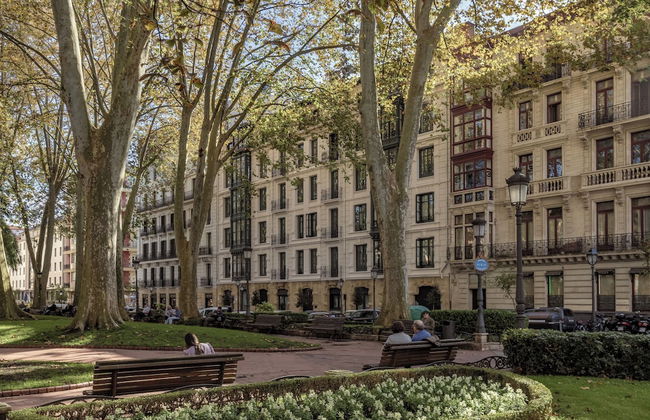 Batimont Suites & Apartments - Photo 32