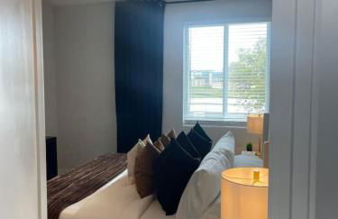 Luxurious Hidden Gem - Downtown Access - Balcony - Foto 31