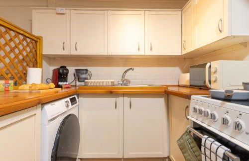 Cozy Studio Apartment Kenilworth, Free Parking, WIFI, Smart TV - Foto 16