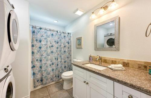 3BR Beach Retreat - Tiki Bar, Ocean Deck, Pet-Friendly & Sleeps 10 - Foto 23