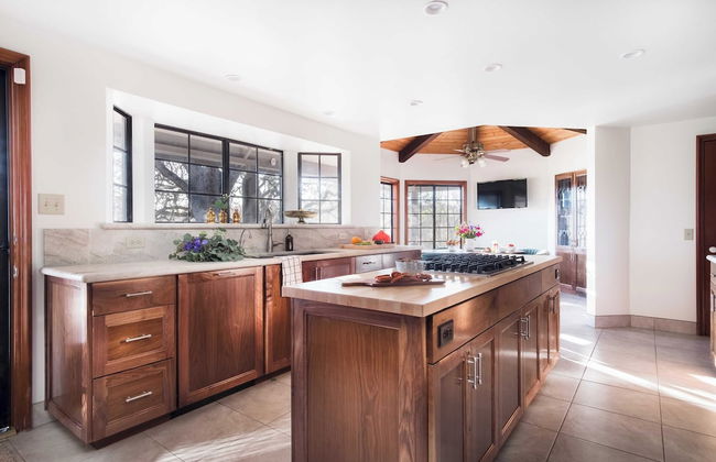 Cathedral by Avantstay Charming Secluded Estate w/ Sauna, Pool Table & Views of the Rolling Hills - Foto 15