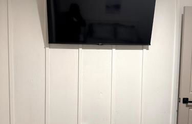 Peaceful Lake House - Photo 17