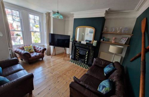 MIDSHIPS A HOLIDAY HOME IN DARTMOUTH SLEEPS UPTO 6 PEOPLE ,PET FRIENDLY , 10 MINUTES WALK TO Town CENTRE WITH PARKING included - Foto 11