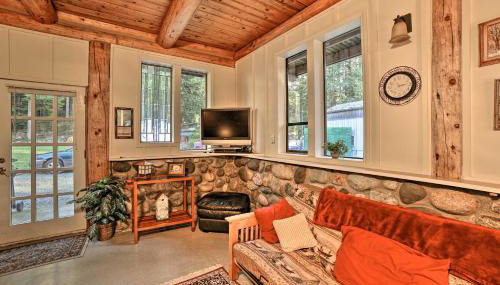 5-Acre Cozy Bow Cabin with Fire Pit and Hiking Nearby! - Foto 4