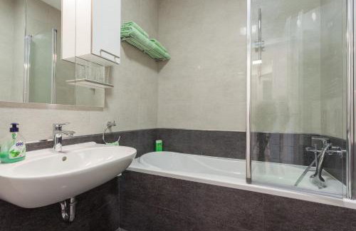 Apartment Navigatio with parking - Photo 32