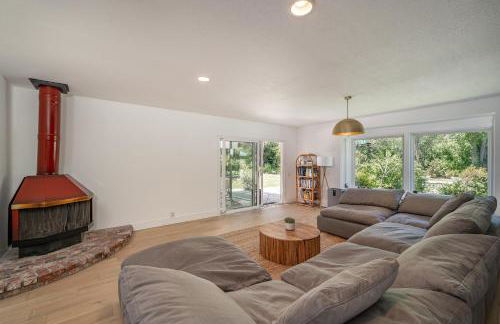 Newly remodeled home w pool & private back yard - Foto 35