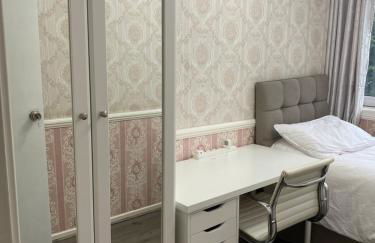 Luxury 3 Bedroom Flat with Garden - Photo 6