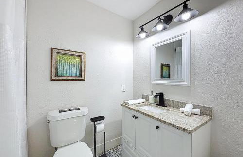 Newly Renovated | Minutes to Riverwalk & Beaches | Tampa Heights - Foto 58