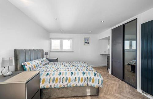 Sea View Luxury Apartment 3 bedrooms Free Parking - By Coast Apartments - Photo 7