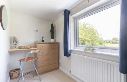 Peaceful 3-Bed Cottage in Eastington, near Stonehouse - Photo 25