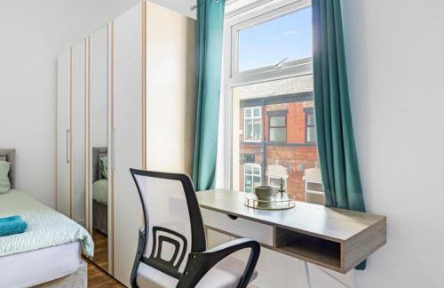 Modern 2 Bedroom House with 2 Ensuite and Free Parking - Photo 4