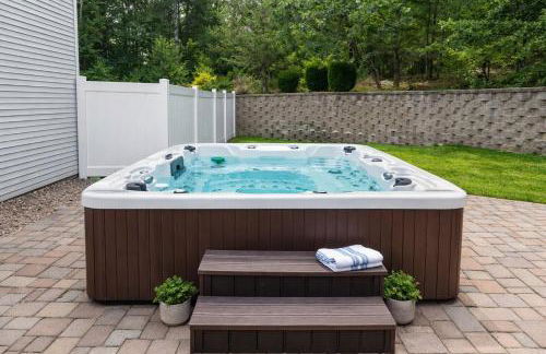 Luxury Villa with Hot Tub, Two Fire Pits, King Bed Suite, Game Room & Fenced Yard - Foto 6