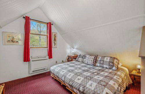 River Time Cabin - Riverfront, Hot Tub, Screen Porch, Fishing, Games, View, 3 King Beds - Photo 77