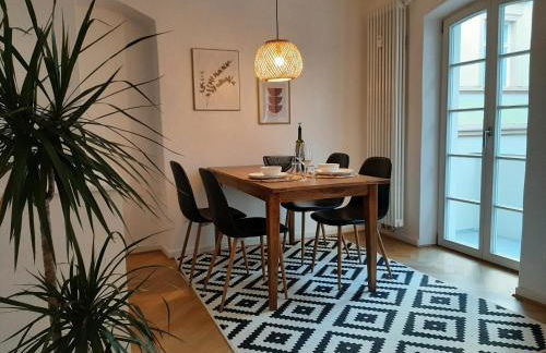 Zentrale Lage I historisch I Parkplatz I Fahrradkeller - Foto 1