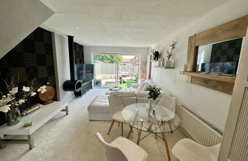 Fantastic 2-Bed House with Parking - Hosted by Hutch Lifestyle - Foto 13